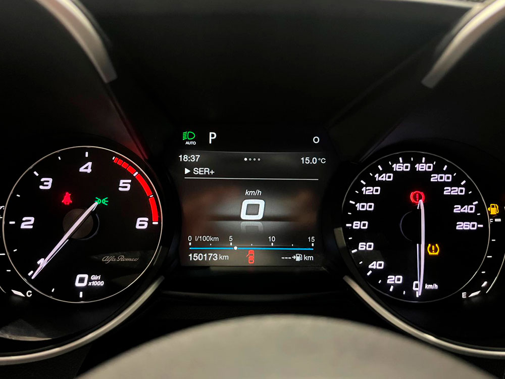 ALFA ROMEO Giulia 2.2 Diesel Super AT | Select Área ALFA ROMEO Giulia 2.2 Diesel Super AT | Select Área