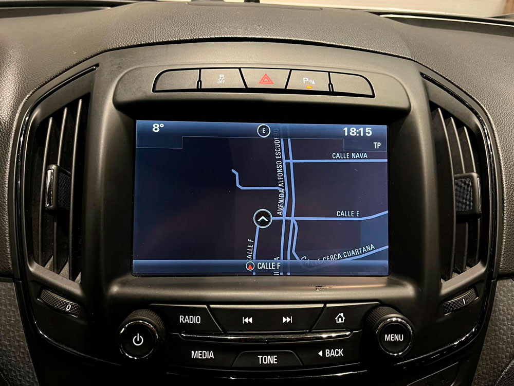 OPEL Insignia 1.6 CDTI Selective Auto | Select Área OPEL Insignia 1.6 CDTI Selective Auto | Select Área