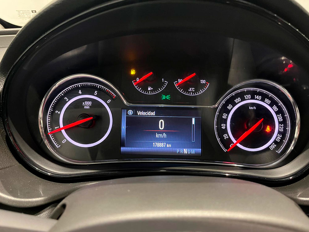 OPEL Insignia 1.6 CDTI Selective Auto | Select Área OPEL Insignia 1.6 CDTI Selective Auto | Select Área