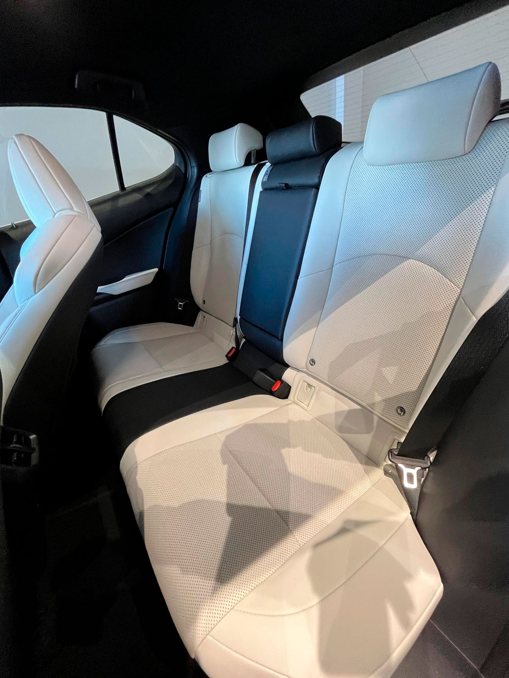 LEXUS UX 2.0 250h F Sport Cuero 4WD | Select Área