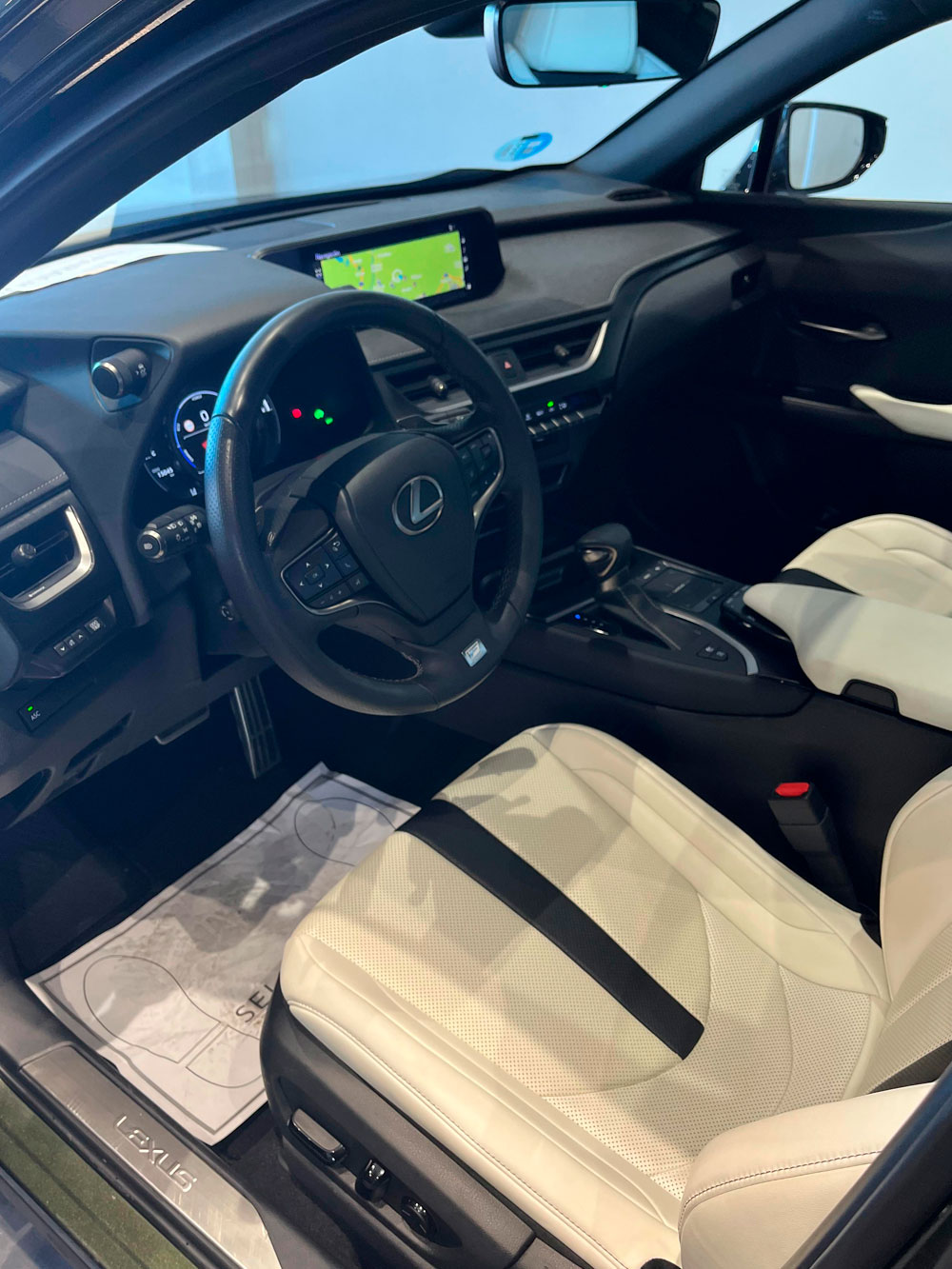 LEXUS UX 2.0 250h F Sport Cuero 4WD | Select Área