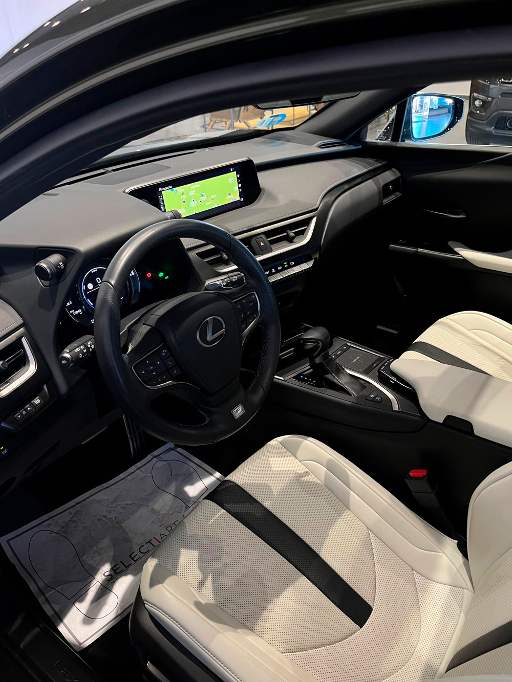 LEXUS UX 2.0 250h F Sport Cuero 4WD | Select Área